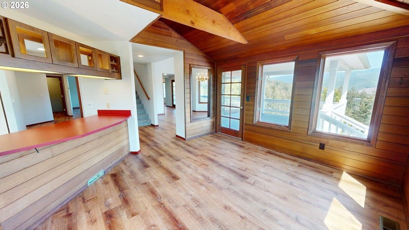 Stunning Mountain Views, Thoughtful Updates &amp; Room to - photo 12