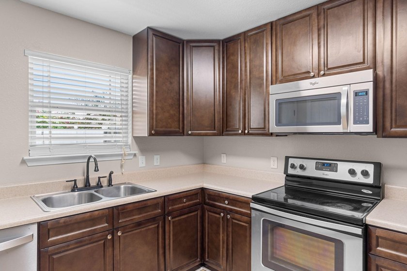 Move-in ready and built in 2014, this charming patio home offers - photo 13