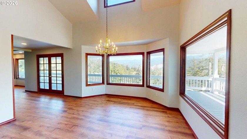 Stunning Mountain Views, Thoughtful Updates &amp; Room to - photo 15