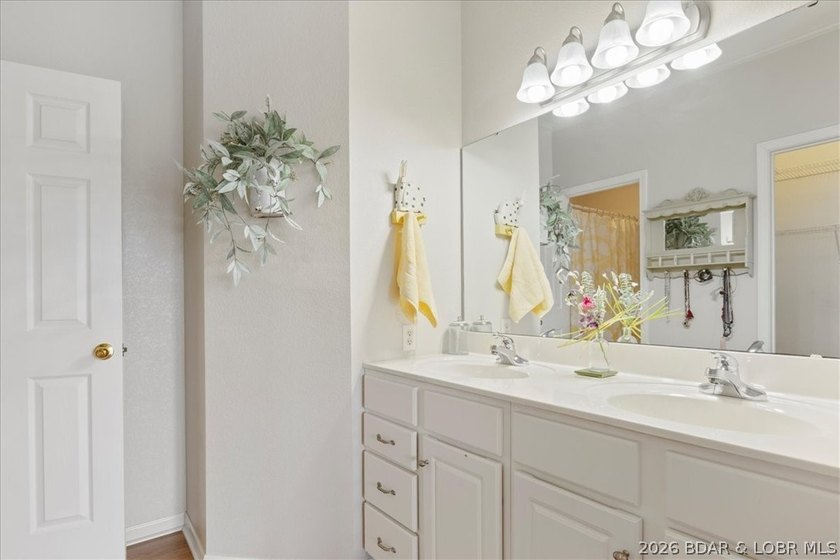 MOTIVATED SELLER! Welcome to easy lake living! This beautifully - photo 16