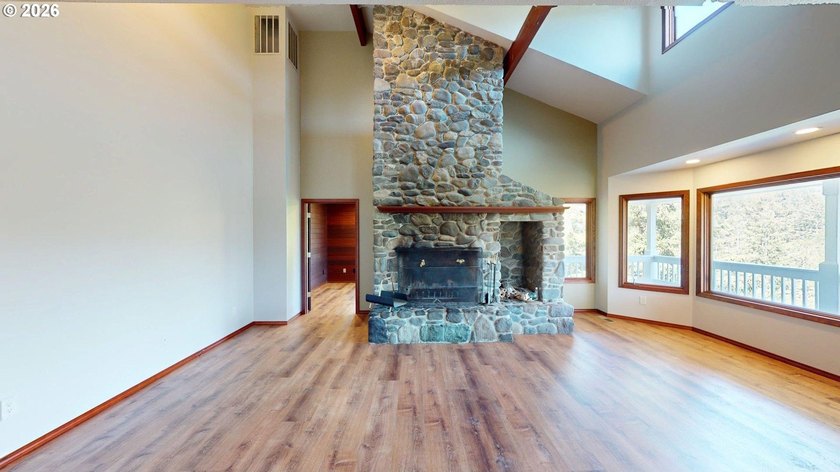 Stunning Mountain Views, Thoughtful Updates &amp; Room to - photo 16