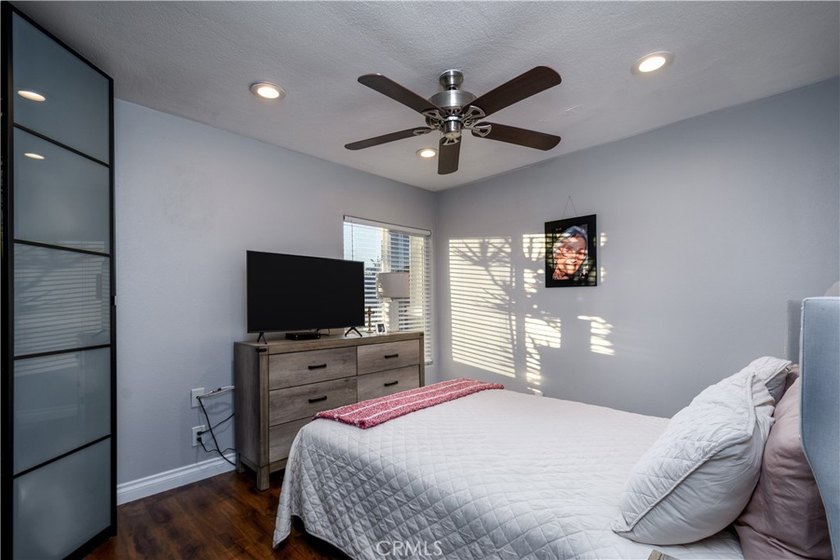 Fabulous pool home located on a quiet cul-de-sac in the highly - photo 21