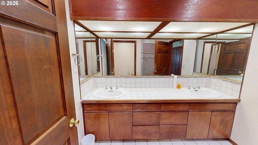 Stunning Mountain Views, Thoughtful Updates &amp; Room to - photo 21