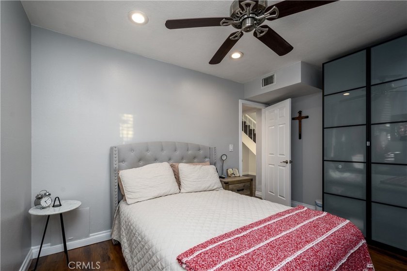 Fabulous pool home located on a quiet cul-de-sac in the highly - photo 22