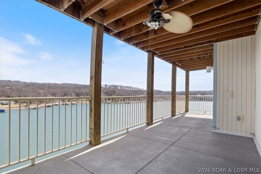 MOTIVATED SELLER! Welcome to easy lake living! This beautifully - photo 23