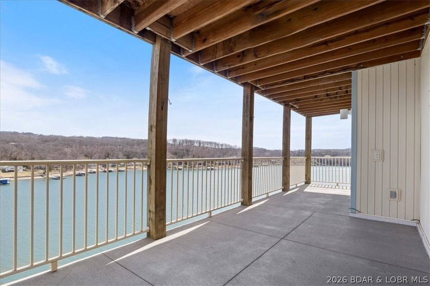 MOTIVATED SELLER! Welcome to easy lake living! This beautifully - photo 26