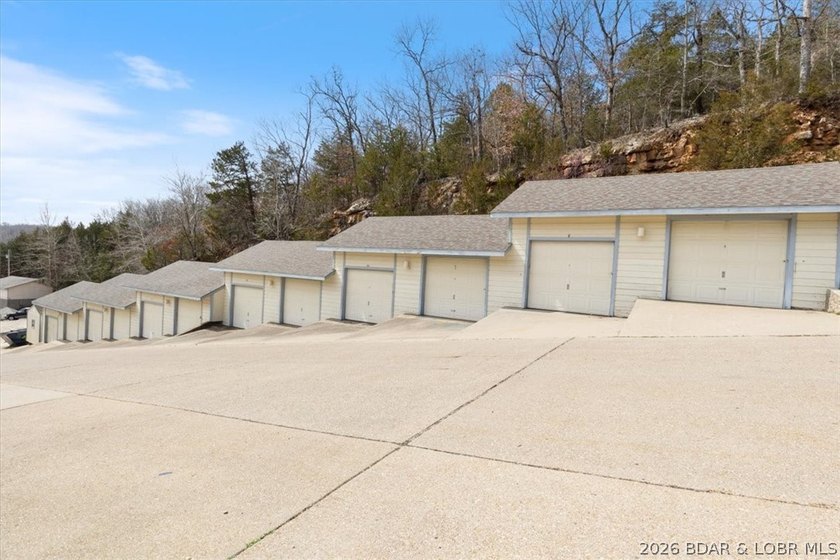 MOTIVATED SELLER! Welcome to easy lake living! This beautifully - photo 29