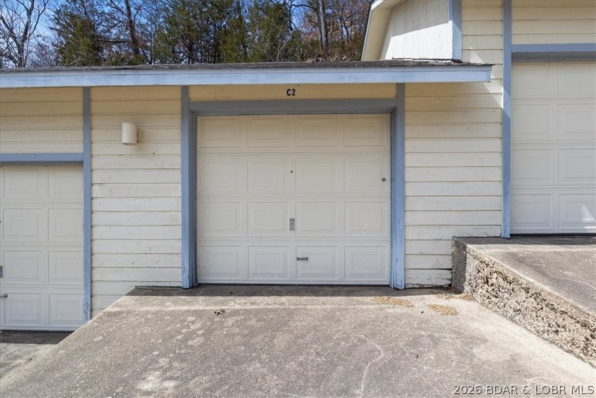 MOTIVATED SELLER! Welcome to easy lake living! This beautifully - photo 30