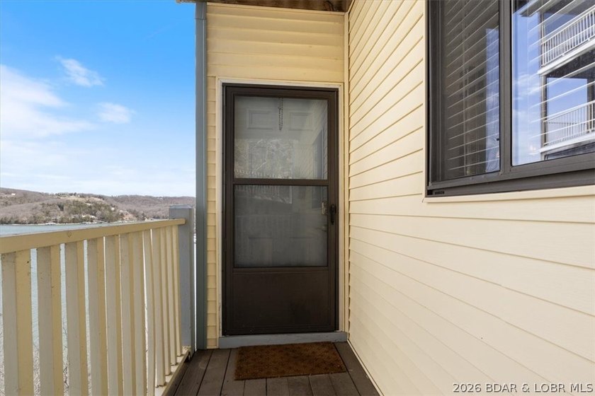 MOTIVATED SELLER! Welcome to easy lake living! This beautifully - photo 31