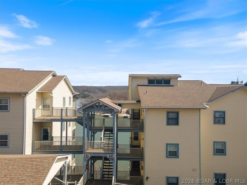 MOTIVATED SELLER! Welcome to easy lake living! This beautifully - photo 33