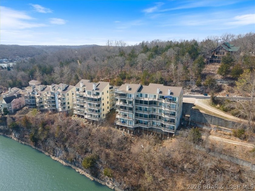 MOTIVATED SELLER! Welcome to easy lake living! This beautifully - photo 37