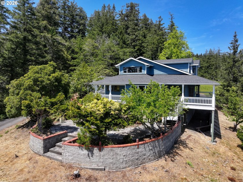 Stunning Mountain Views, Thoughtful Updates &amp; Room to - photo 42
