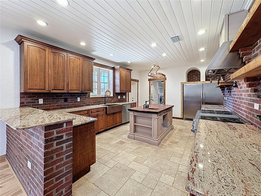 *** MOTIVATED SELLER - BRING ALL OFFERS. AVAILABLE FOR A QUICK - photo 8