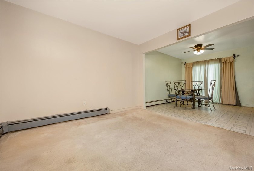 4-bedroom home with a flexible layout in Bay Shore and a - photo 9