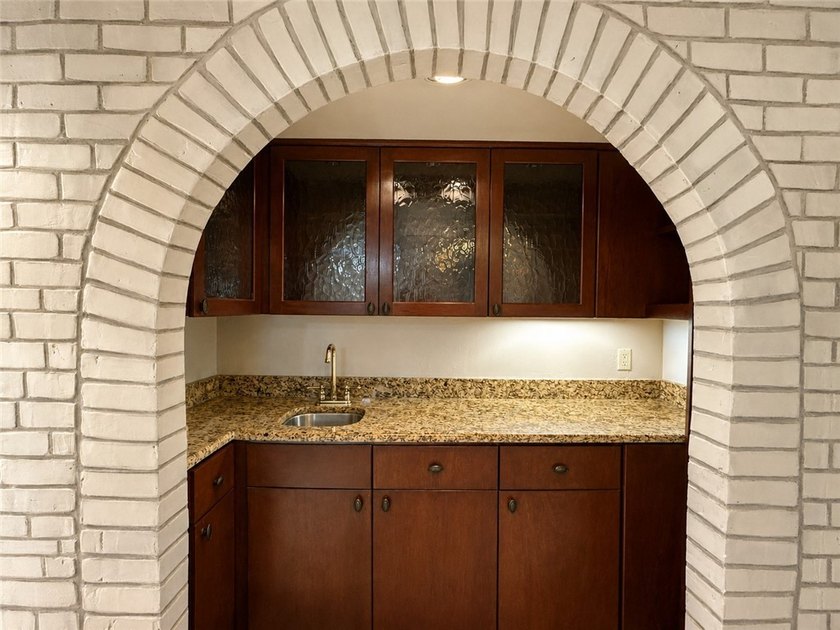 Welcome to this nicely maintained townhome in Carriage Park! As - photo 16