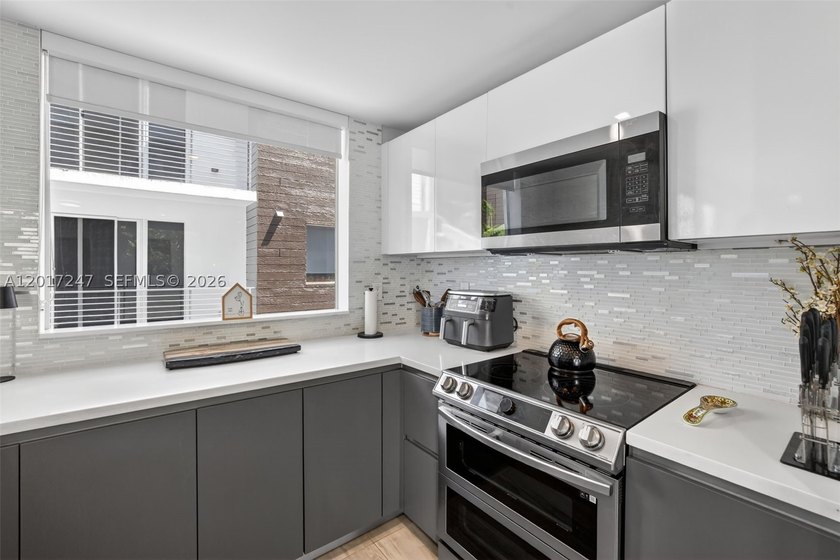 Stunning modern townhome designed for elevated everyday living - photo 18