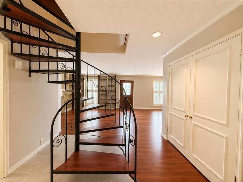 Welcome to this nicely maintained townhome in Carriage Park! As - photo 19