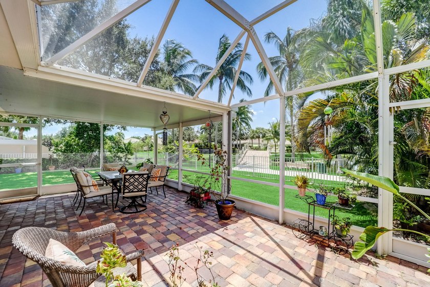 Welcome to this charming 2-bedroom, 2-bathroom townhouse nestled - photo 21