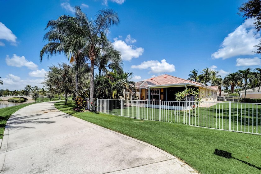 Welcome to this charming 2-bedroom, 2-bathroom townhouse nestled - photo 26