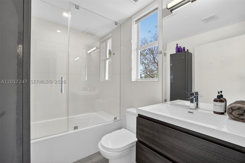 Stunning modern townhome designed for elevated everyday living - photo 29