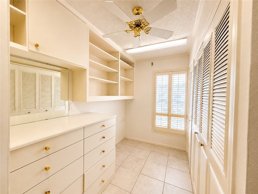 Welcome to this nicely maintained townhome in Carriage Park! As - photo 30
