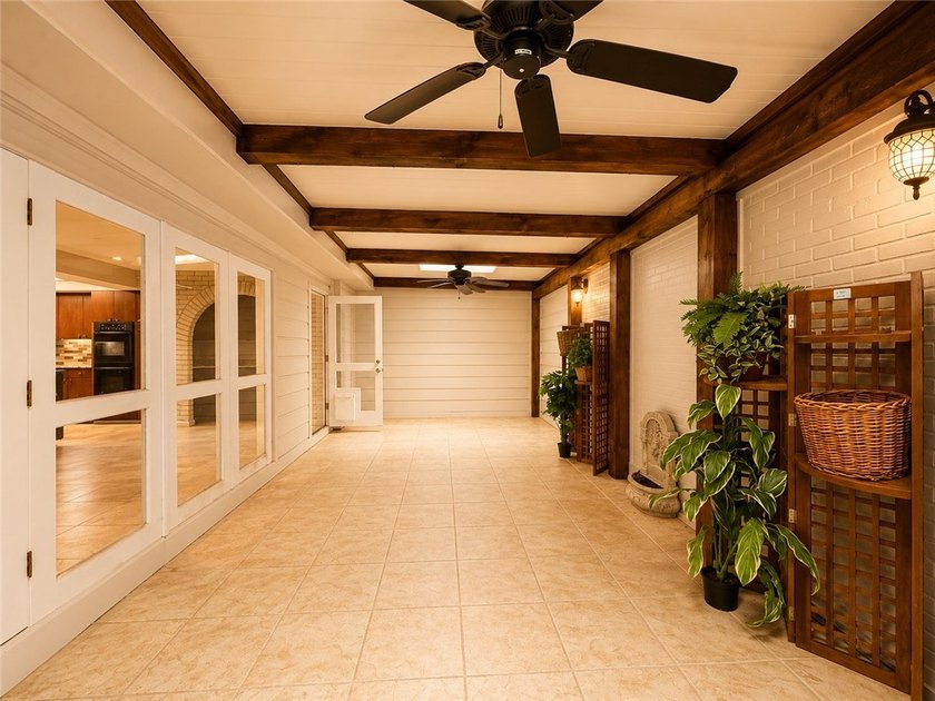 Welcome to this nicely maintained townhome in Carriage Park! As - photo 36