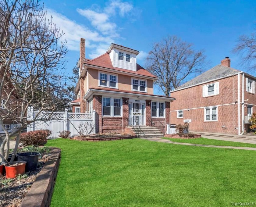 Welcome to 84-20 Charlecote Ridge, a beautifully maintained - photo 2