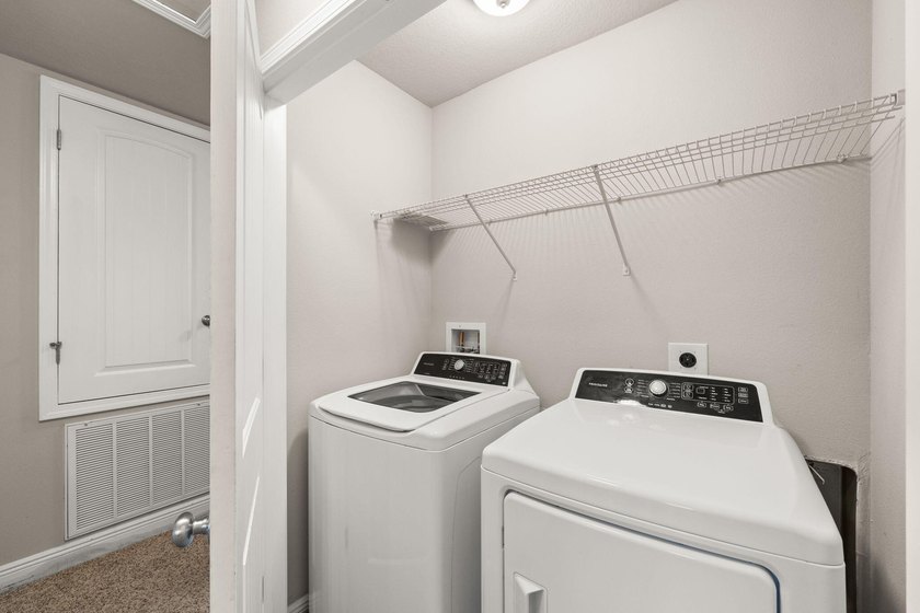 Welcome to effortless coastal living in the heart of Santa Rosa - photo 25