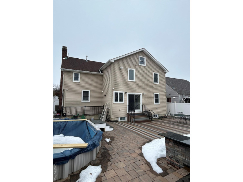 Move right into this beautifully maintained 4-bedroom, 4 - photo 2