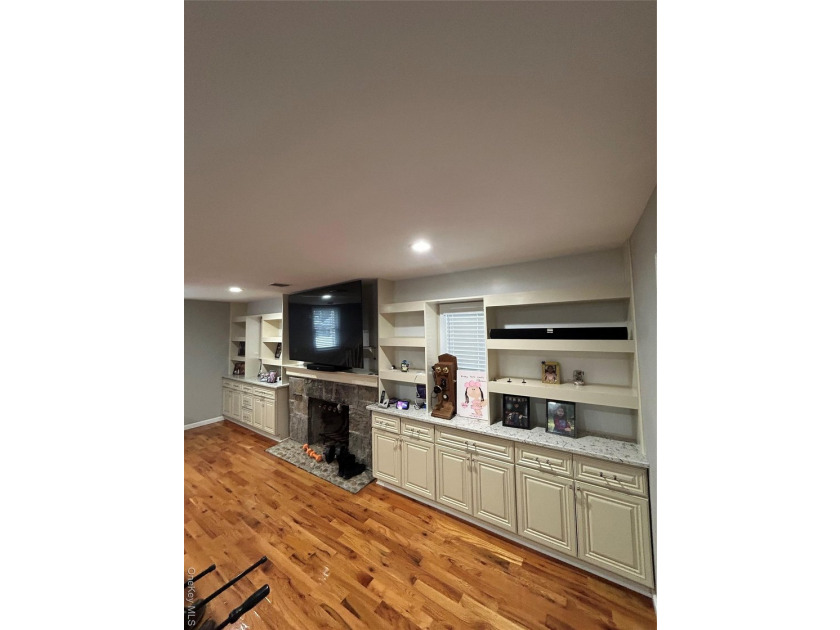 Move right into this beautifully maintained 4-bedroom, 4 - photo 4