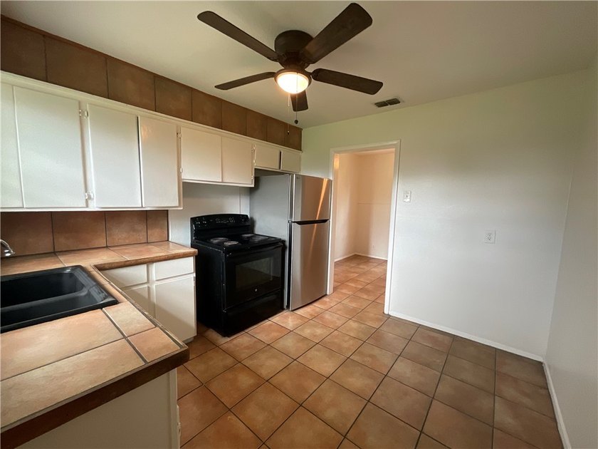 Affordable, updated, and situated on an oversized 0.26-acre lot! - photo 14