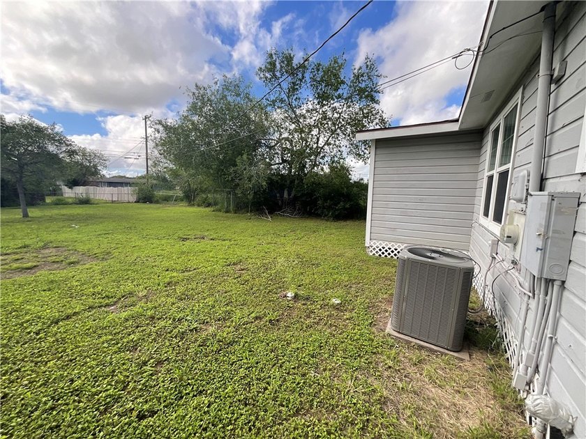 Affordable, updated, and situated on an oversized 0.26-acre lot! - photo 33