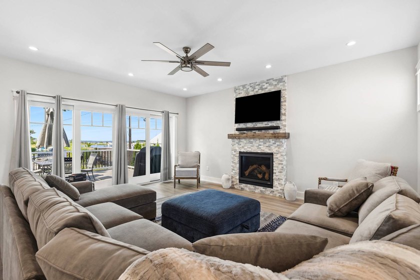 Welcome to your dream home, newly constructed in 2024, offering - photo 5