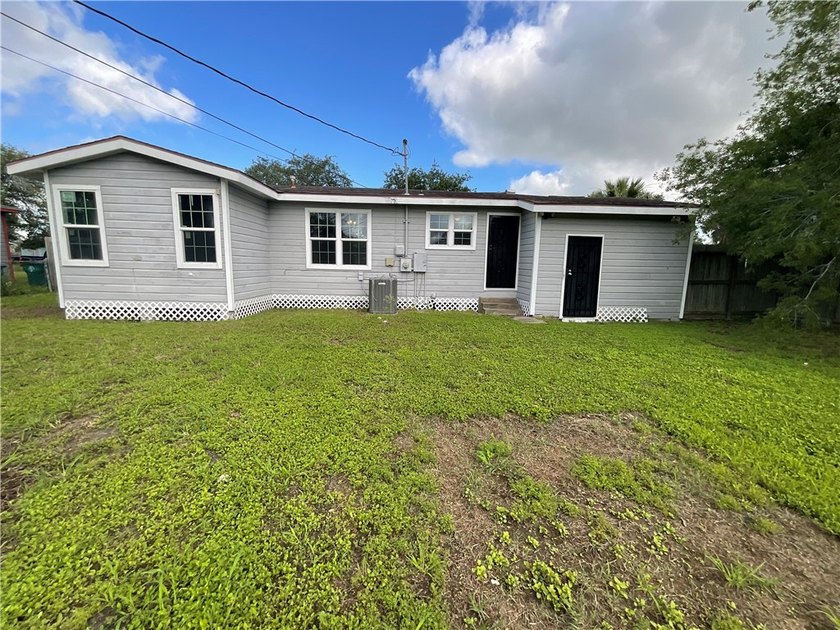 Affordable, updated, and situated on an oversized 0.26-acre lot! - photo 39