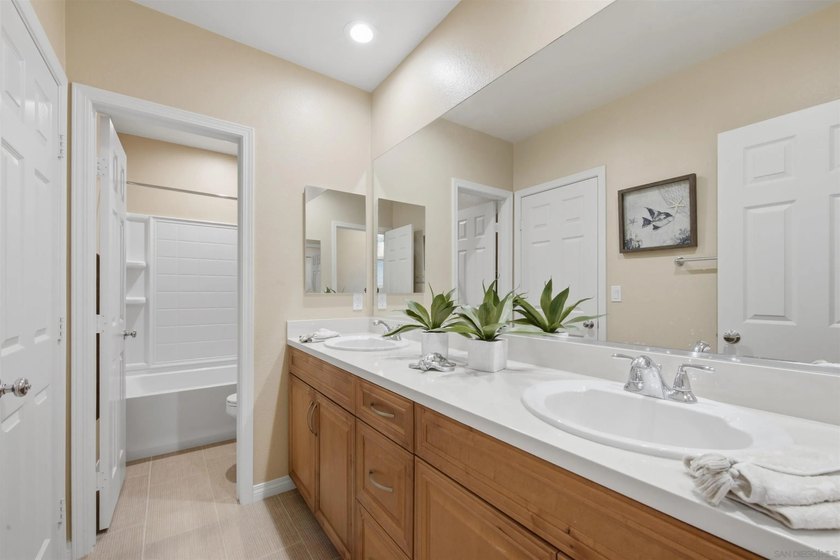 Experience refined living in the exclusive gated Masters - photo 44