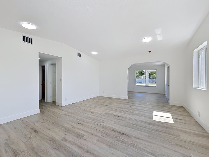 Beautifully updated 4-bedroom, 3-bathroom home with NO HOA - photo 11