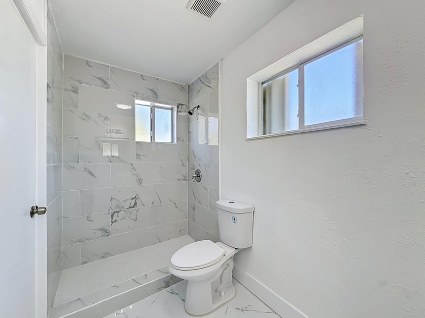 Beautifully updated 4-bedroom, 3-bathroom home with NO HOA - photo 12