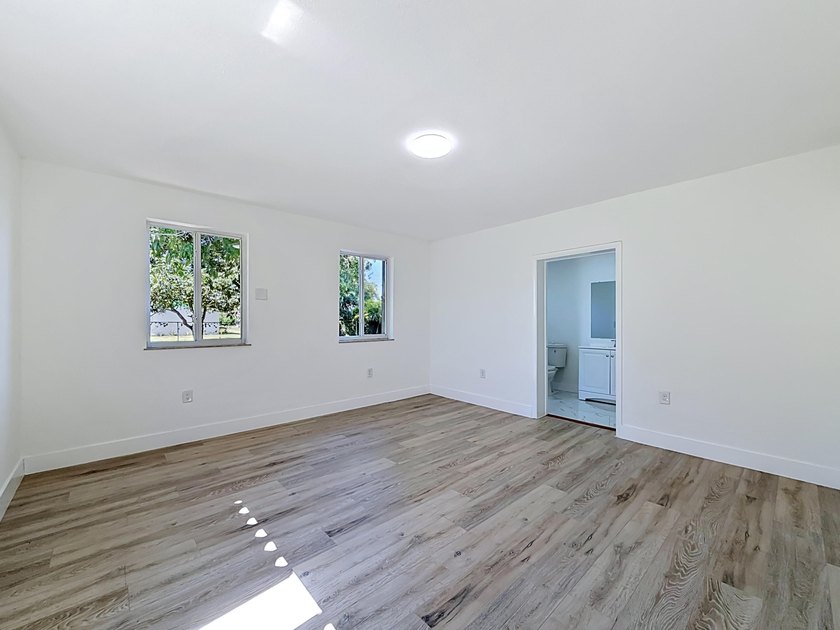 Beautifully updated 4-bedroom, 3-bathroom home with NO HOA - photo 19