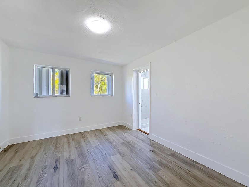 Beautifully updated 4-bedroom, 3-bathroom home with NO HOA - photo 25