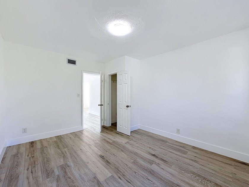 Beautifully updated 4-bedroom, 3-bathroom home with NO HOA - photo 27