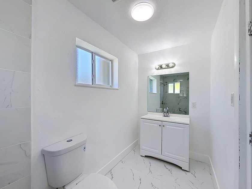 Beautifully updated 4-bedroom, 3-bathroom home with NO HOA - photo 28