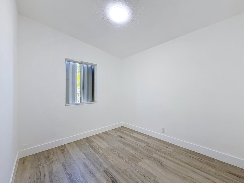Beautifully updated 4-bedroom, 3-bathroom home with NO HOA - photo 29