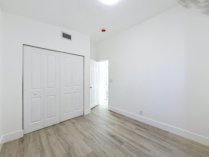 Beautifully updated 4-bedroom, 3-bathroom home with NO HOA - photo 31