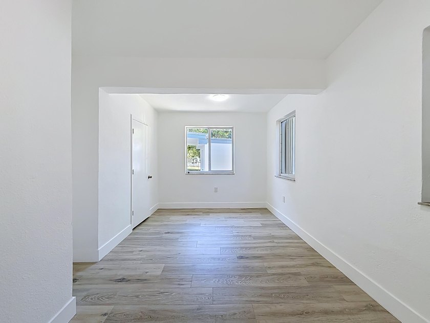 Beautifully updated 4-bedroom, 3-bathroom home with NO HOA - photo 32