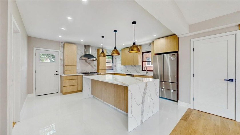 Welcome to this one-of-a-kind, fully gut-renovated 3-level - photo 8