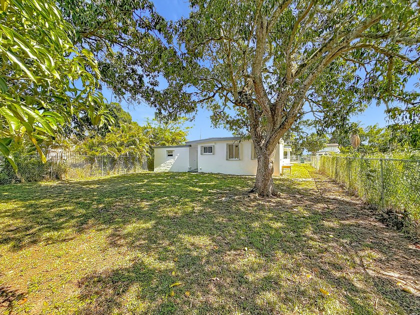 Beautifully updated 4-bedroom, 3-bathroom home with NO HOA - photo 41