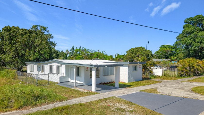 Beautifully updated 4-bedroom, 3-bathroom home with NO HOA - photo 43