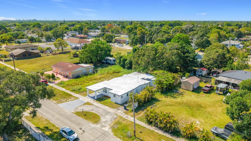 Beautifully updated 4-bedroom, 3-bathroom home with NO HOA - photo 45