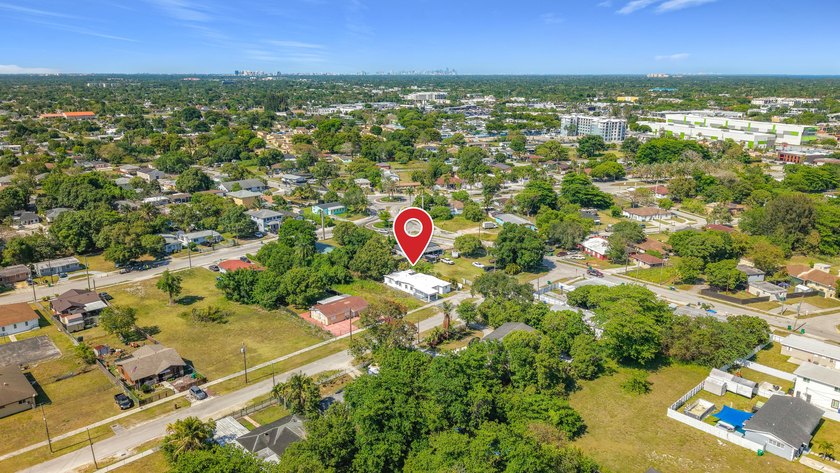 Beautifully updated 4-bedroom, 3-bathroom home with NO HOA - photo 48
