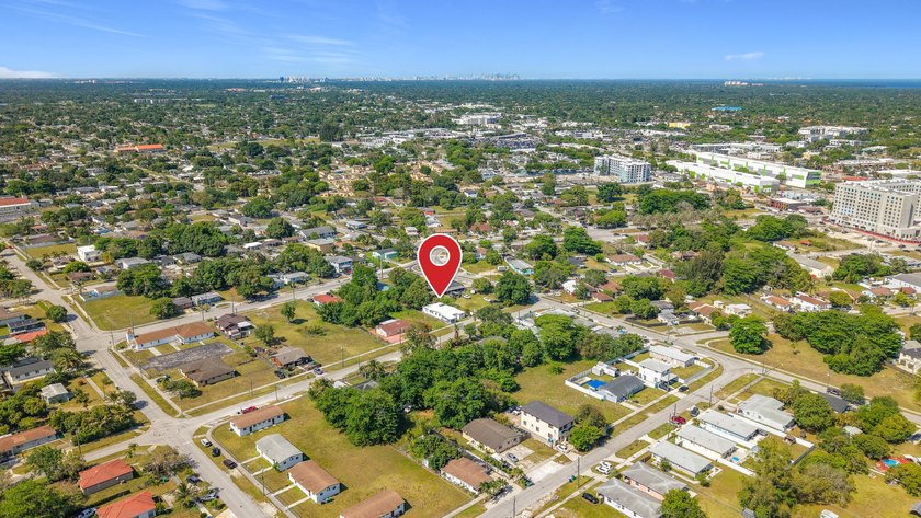 Beautifully updated 4-bedroom, 3-bathroom home with NO HOA - photo 49